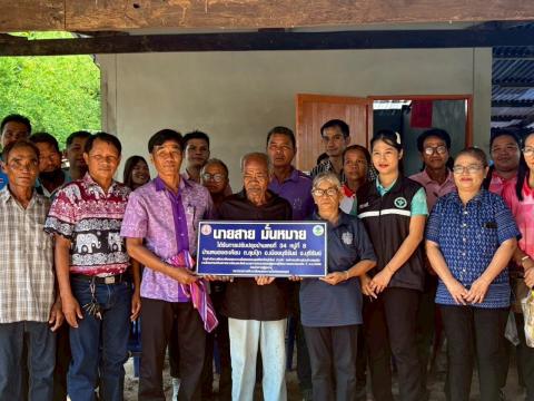 องค์การบริหารส่วนตำบลลุมปุ๊ก ได้มอบบ้านและห้องน้ำแก่ผู้ยากไร้ในชุมชนตำบลลุมปุ๊ก จำนวน 3 ราย